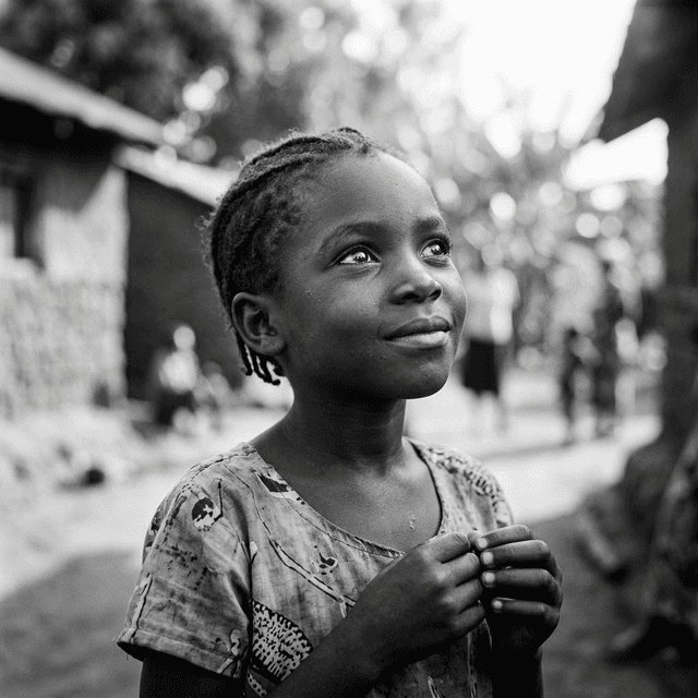 Enfant plein d'espoir - Portrait noir et blanc
